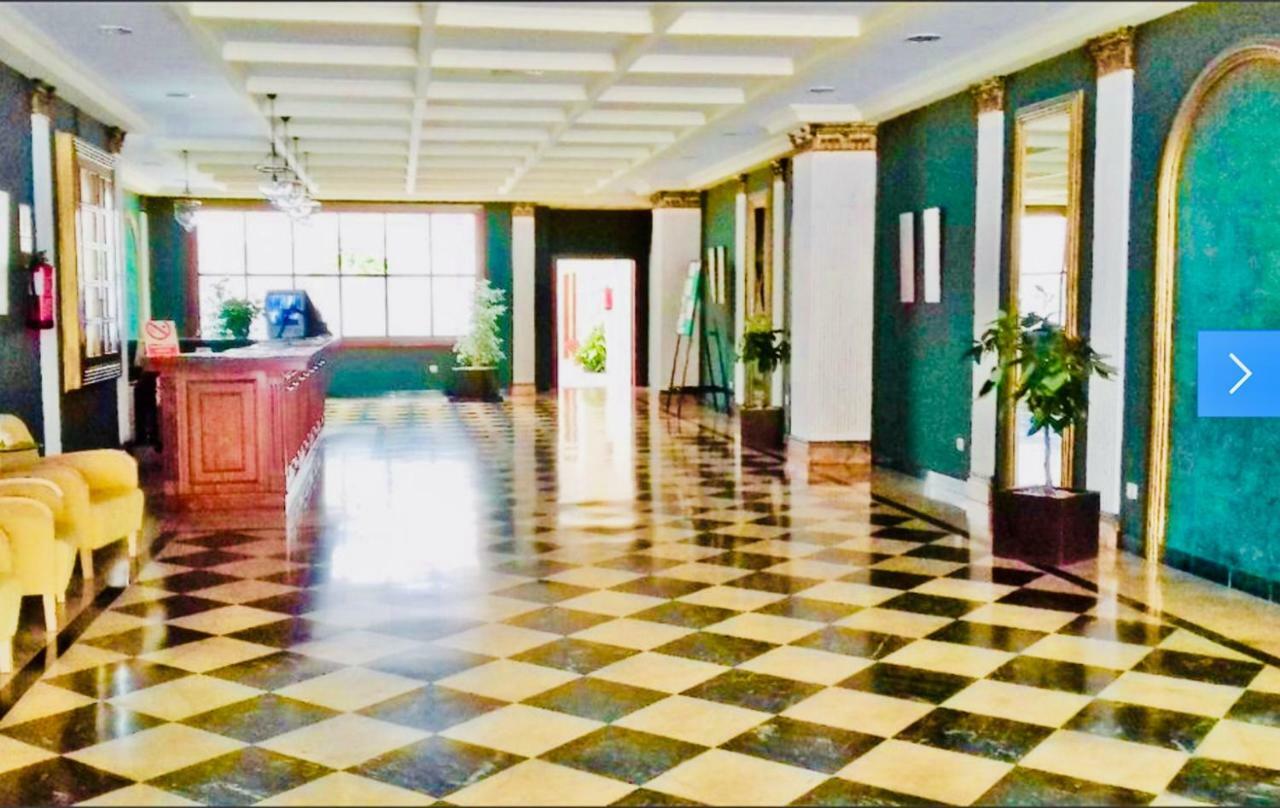 Atico Deluxe Entre Centro Y Playa Salinas Con Terraza, Wifi, Piscina Climatizada, Gym, Sauna Y Garaje -smart Tv Apartment Roquetas de Mar